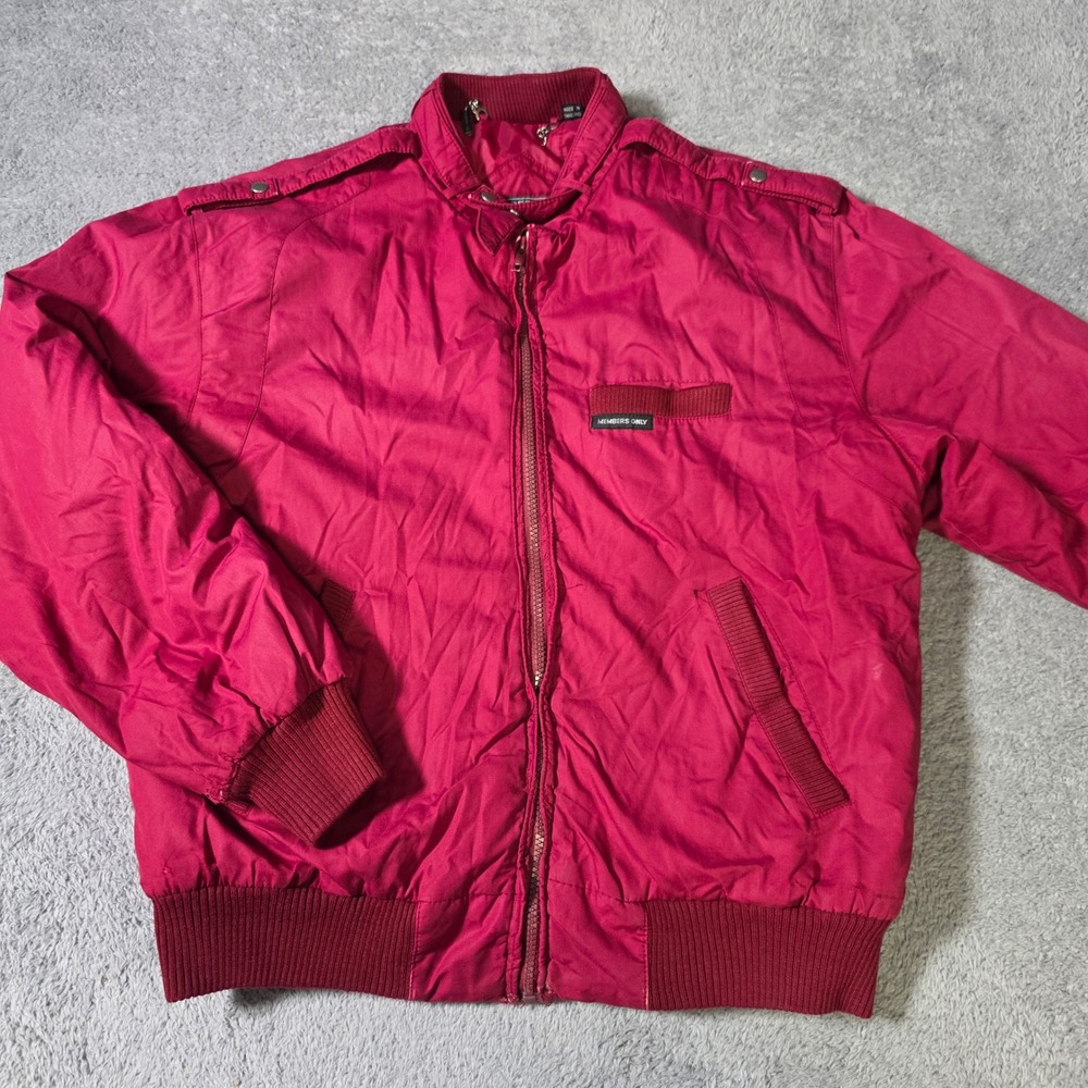 Members Only Mens 38 Racer Jacket Burgundy Red Vintage 80s Epaulettes Mock Neck